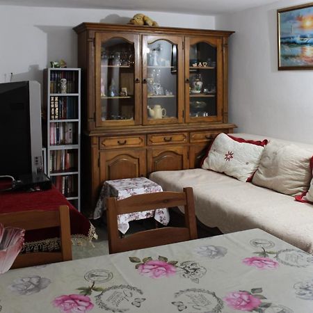 Apartman Lana Petrovac ภายนอก รูปภาพ